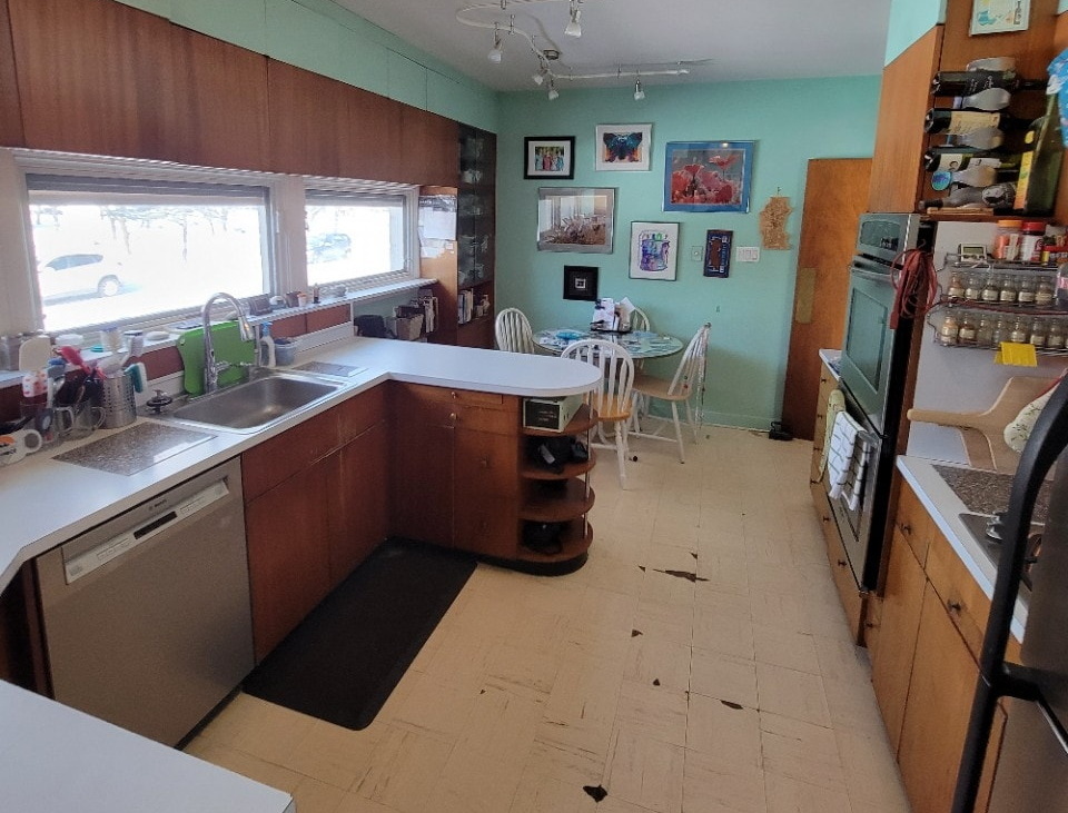 kitchen before renovation