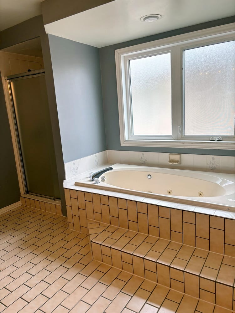 ottawa bathroom before renovation