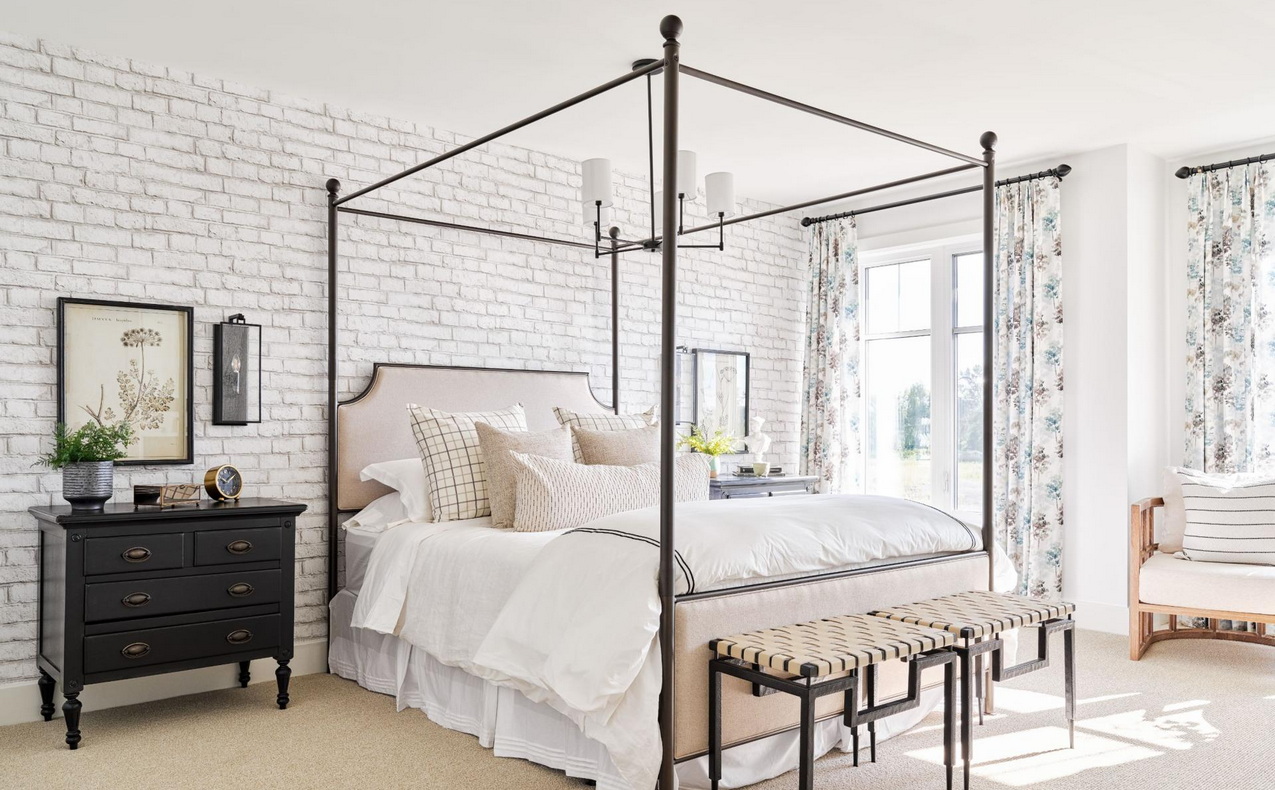 findlay creek models Tamarack Homes Cambridge four-poster bed