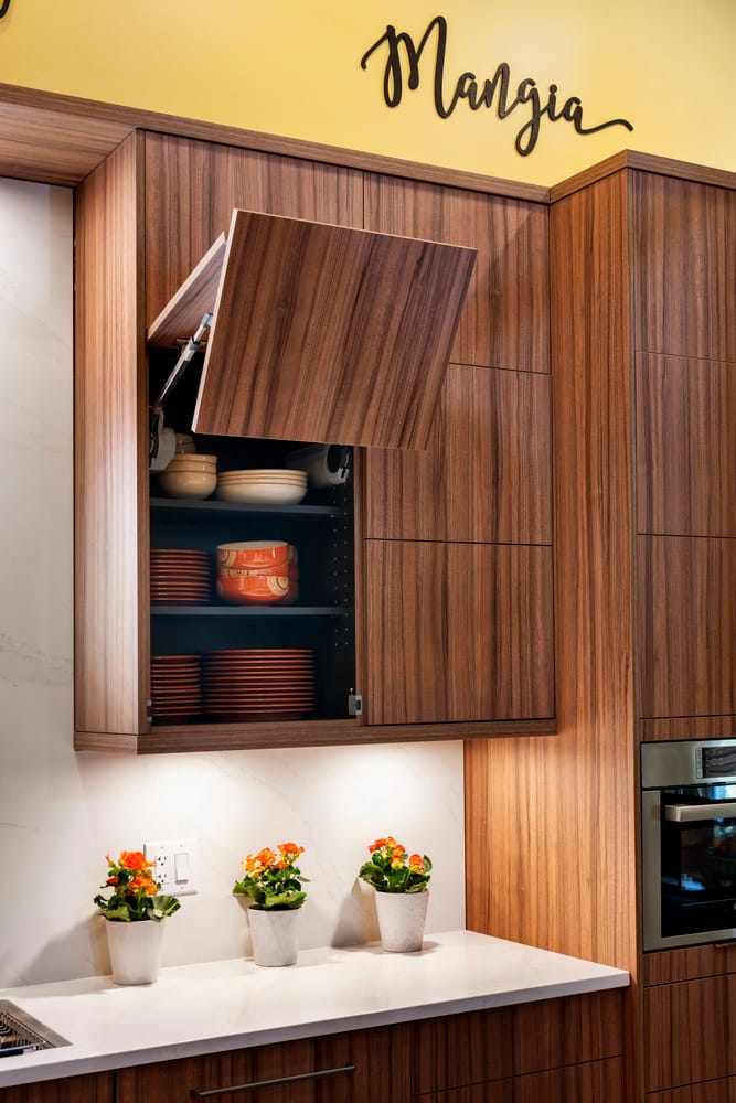 Laurysen Kitchens ottawa contemporary flat-panelled cupboards