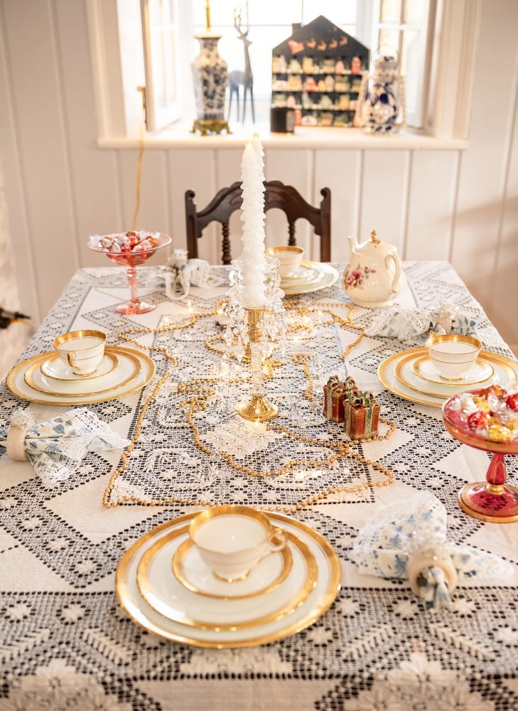 sue pitchforth holiday decor dining table