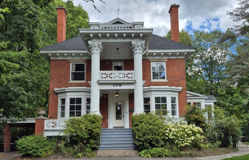 2025 Homes for the Holiday Hospice Care Ottawa house tour christmas decorating columns