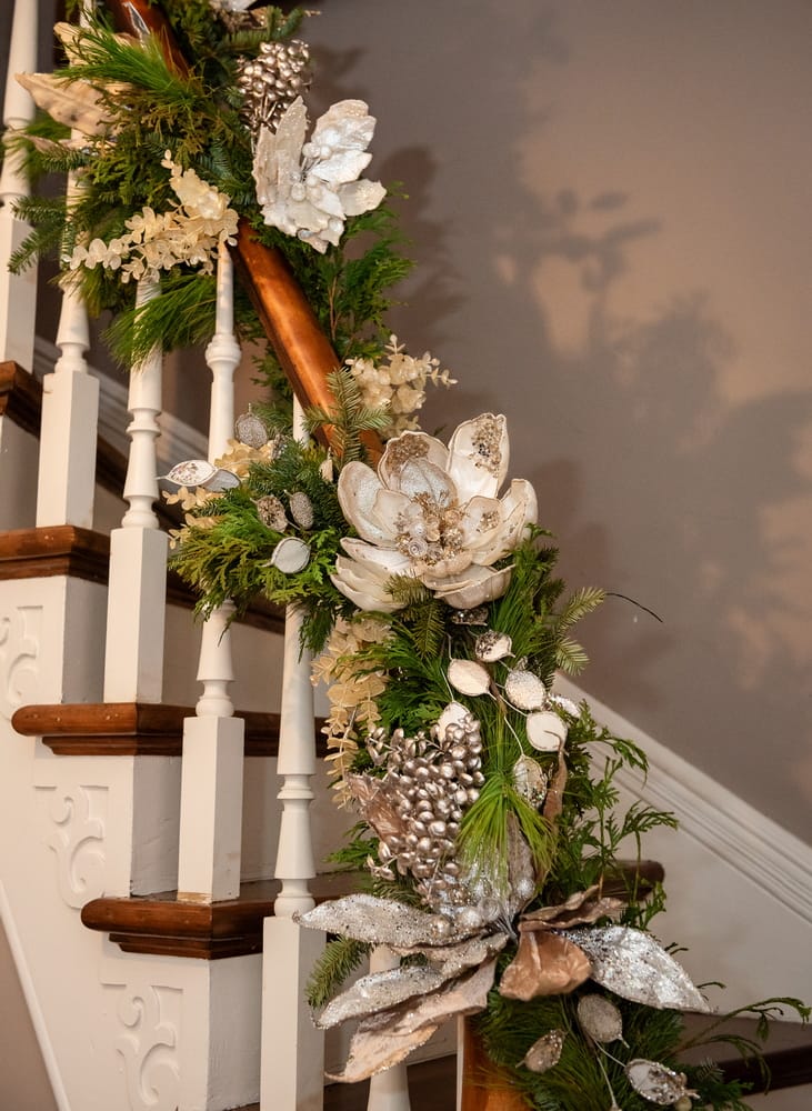 sue pitchforth holiday decor staircase